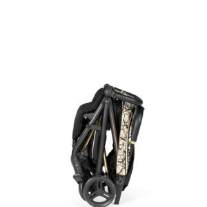 Selfie_Closed_GraphicGold