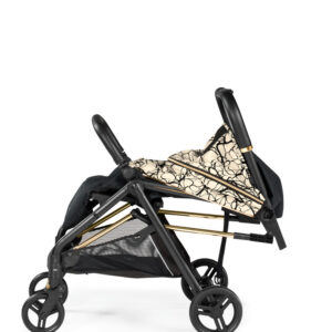 Selfie_SideMove07_GraphicGold