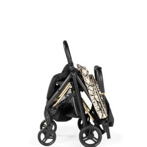 Selfie_SideMove08_GraphicGold