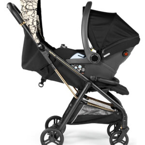 Selfie_Side_PrimoViaggioLounge_GraphicGold