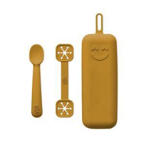 Conjunto Porta Talheres + Colher + Porta Babete Interbaby Silicone Amarelo Torrado